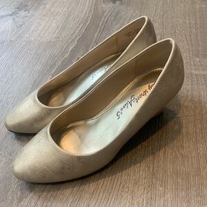 Easy Street Alive 5 Heels Silver/Gray